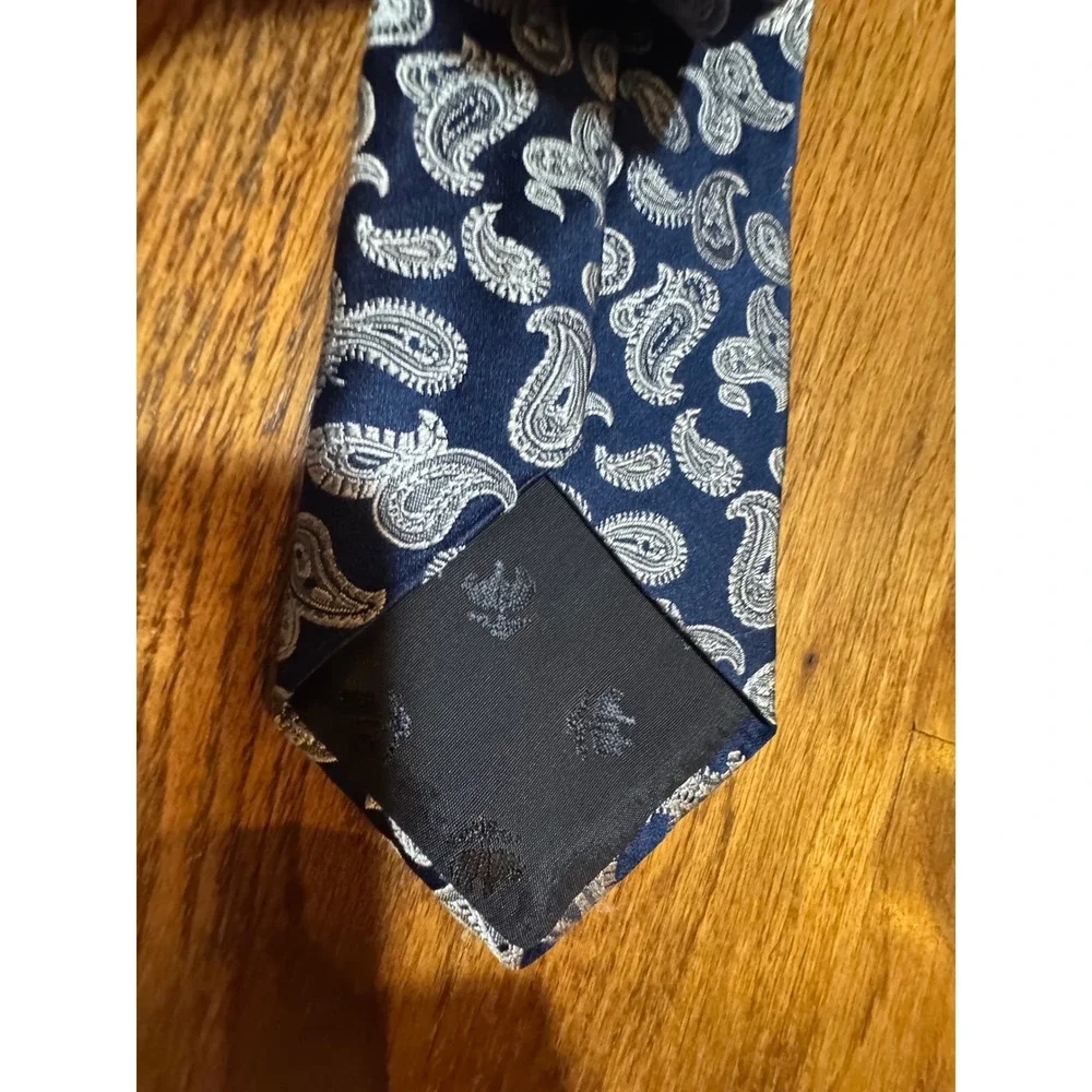 Brooks Brothers 346 Mens Navy Blue‎ Silver Paisley Pure Silk Necktie Tie